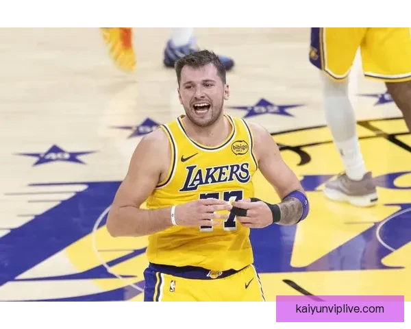 东契奇腿筋伤病原因揭秘湖人将帅回应詹姆斯强调健康至关重要